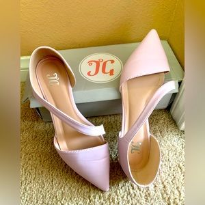 LIGHT PINK CROSS STRAP FLATS!